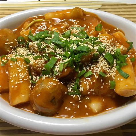 tetpoki|Hot and spicy rice cake (Tteokbokki) recipe by Maangchi.